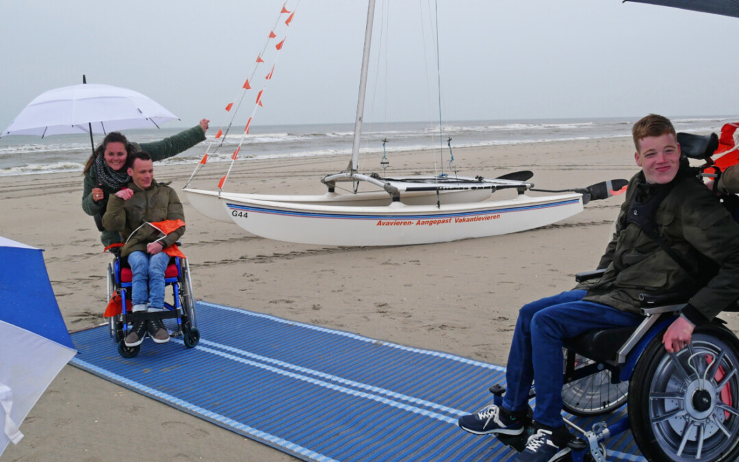 Stichting Avavieren neemt oprolbare strandmatten in gebruik
