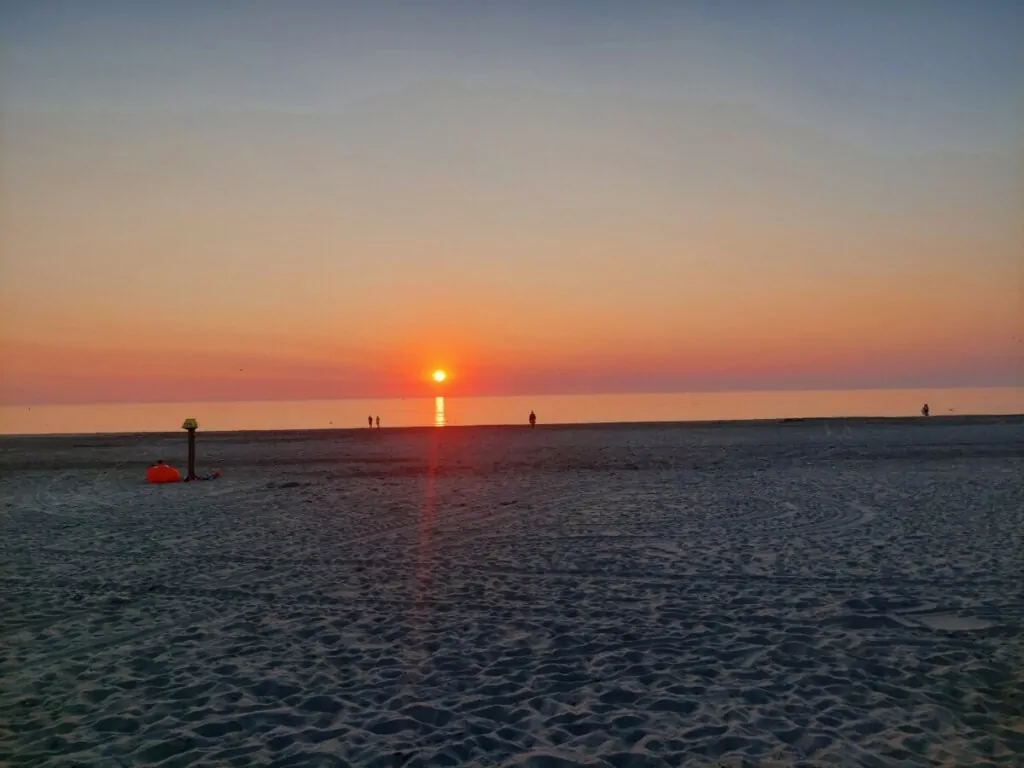Westland strand Avavieren